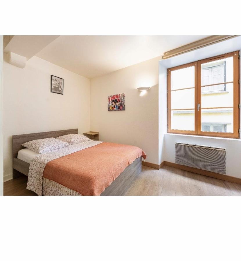 Location F1 Neuf Centre Historique Riom Apartment Ngoại thất bức ảnh