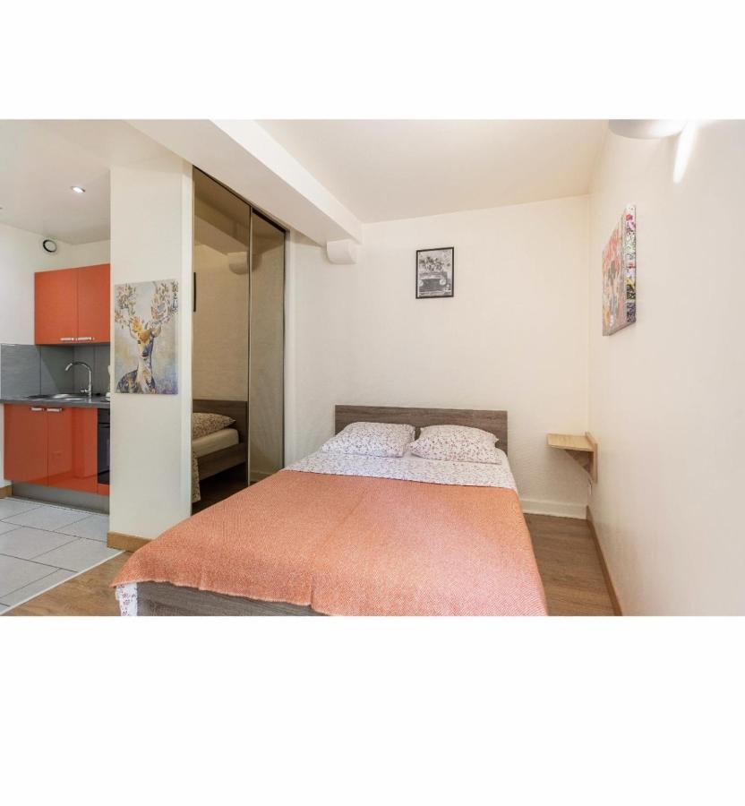 Location F1 Neuf Centre Historique Riom Apartment Ngoại thất bức ảnh
